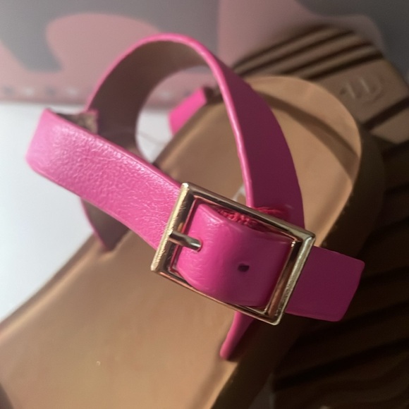 NWT fuchsia sandal for toddler child - Picture 4 of 5